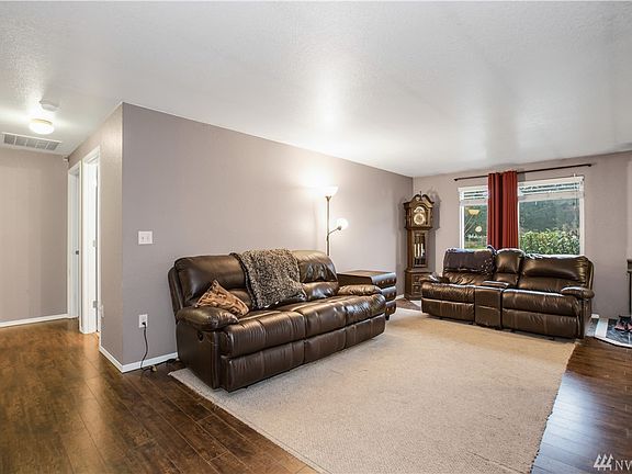 Another view of livingroom