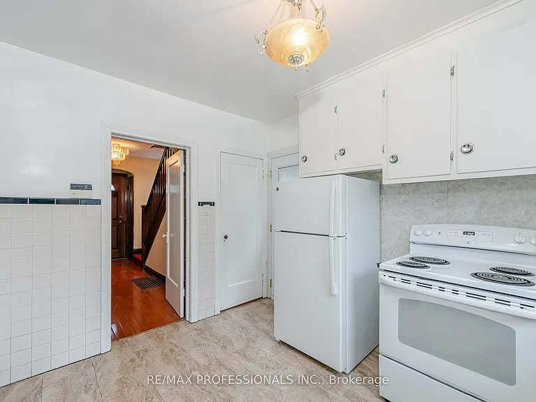 111 Keele St — Photo 12