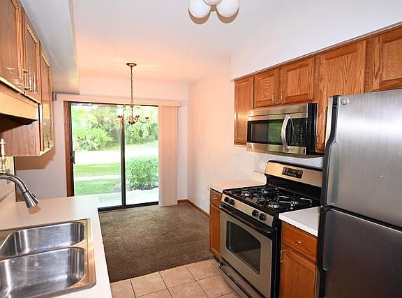 5th image of 464 Kennedy Pl