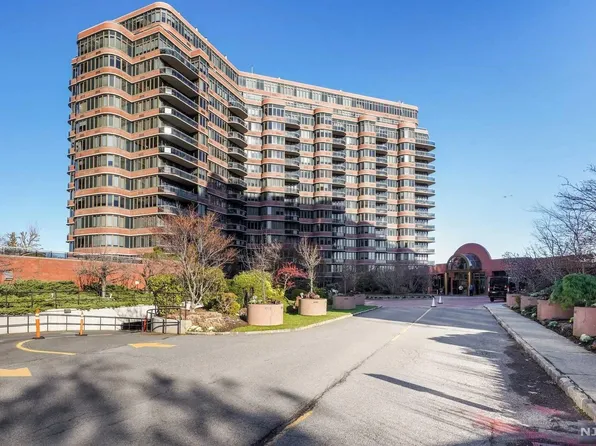 100 Carlyle Dr APT 8KN, Cliffside Park, NJ 07010