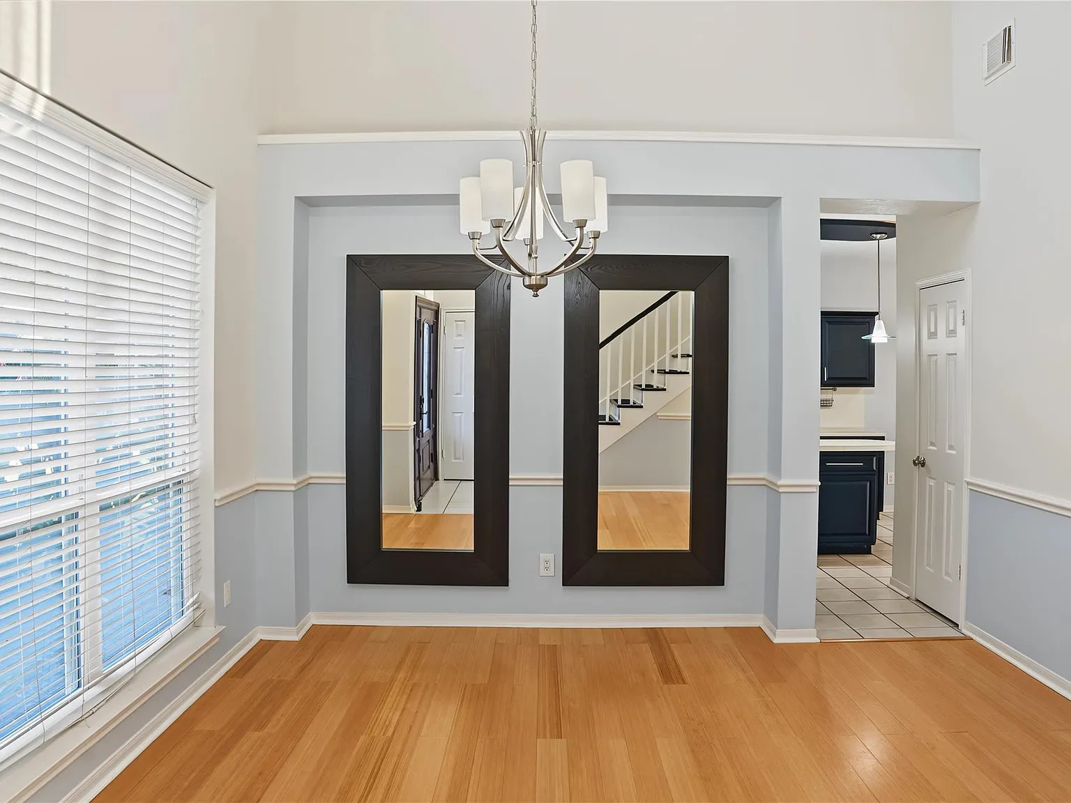 4 bed, 3.5 bath, 2750 sqft, $2,400 — Photo 3