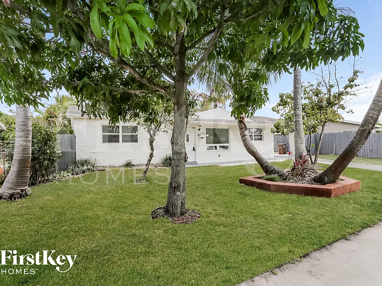 470 NW 41st St — Photo 2