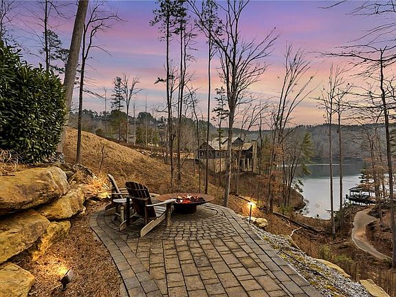 5th image of 225 Saranac Dr