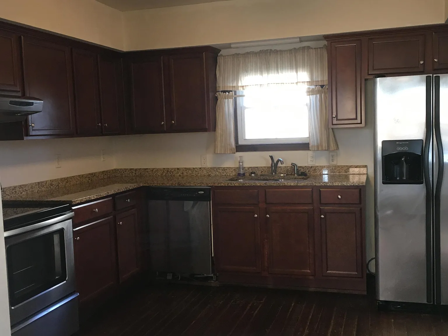 4 bed, 1500 sqft, $2,485 — Photo 3