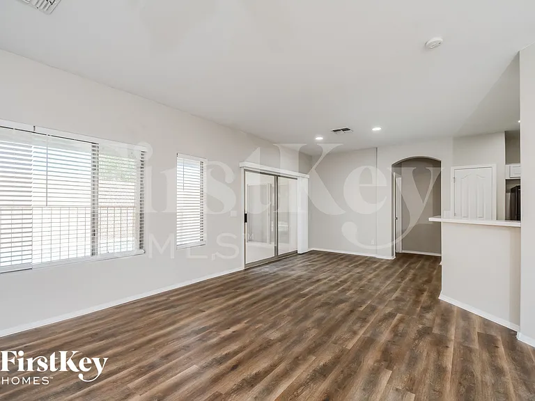 3606 N 129th Ave — Photo 5