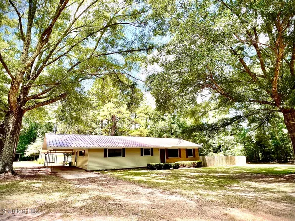 978 Butler Rd SE, Smithdale, MS 39664