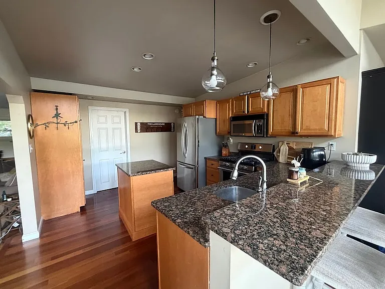 36 Cobbetts Pond Rd — Photo 5