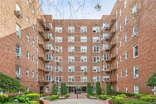 Sold by Remax Edge | media 13