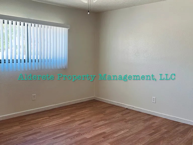 208 Cromwell Ave SE — Photo 5
