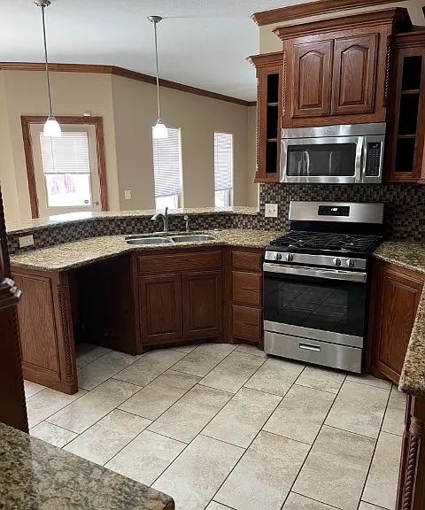 394 NE Simmons Cir — Photo 9
