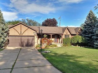 5213 Regimental Banner Dr, Grand Blanc, MI 48439