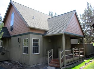 8898 Cliff Swallow Dr, Redmond, OR 97756