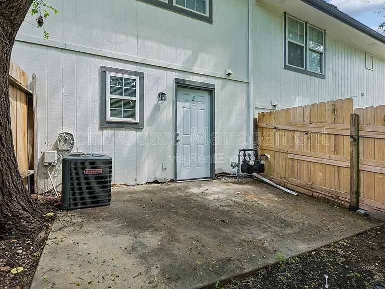 321 W South Ave — Photo 60