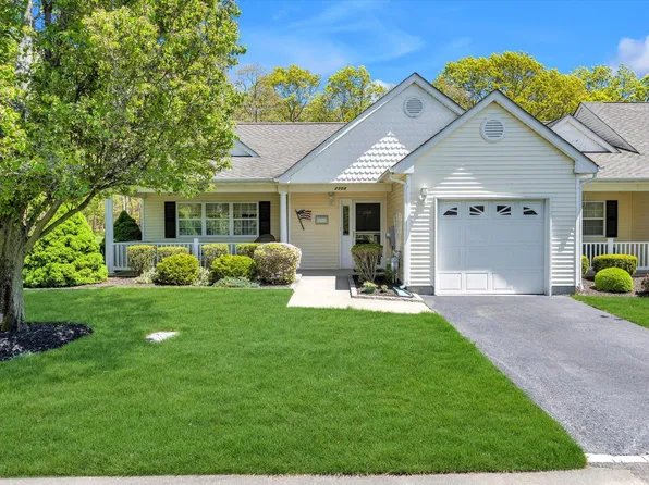 2304 Augusta Alley, Riverhead, NY 11901