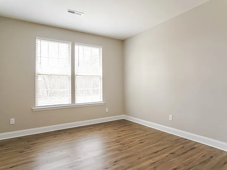335 Clubhouse Dr — Photo 16