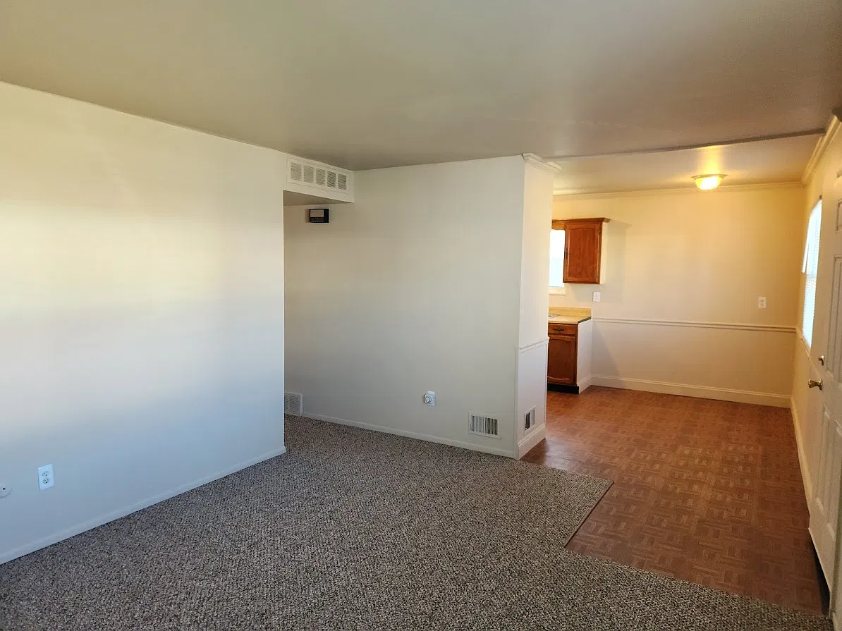 3 bed, 936 sqft, $1,600 — Photo 3