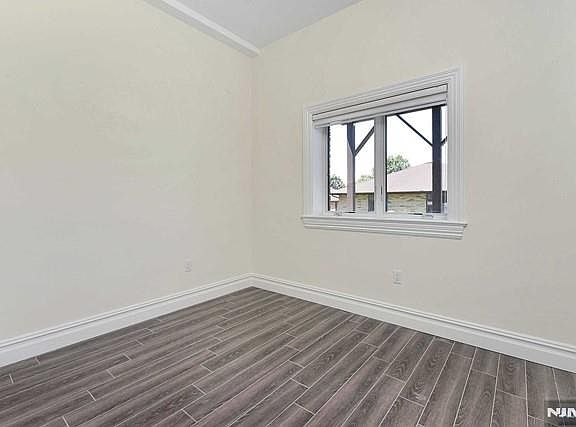 5th image of 269 9th St Unit C
