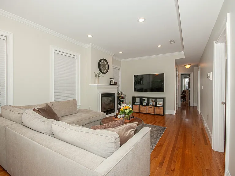 2 Burnham Pl #2 — Photo 2
