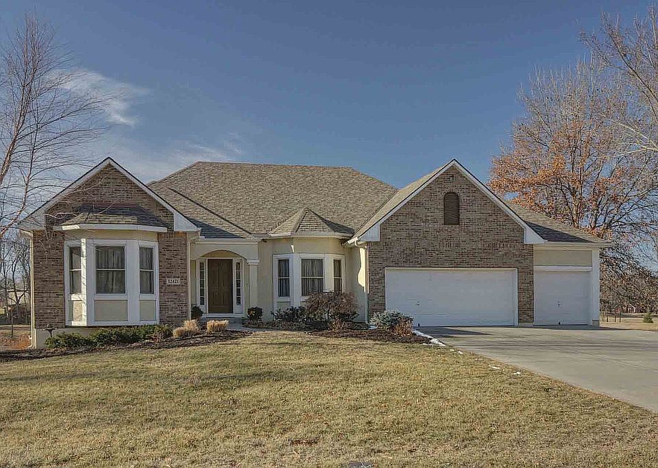 1st image of 12421 Clubhouse Dr