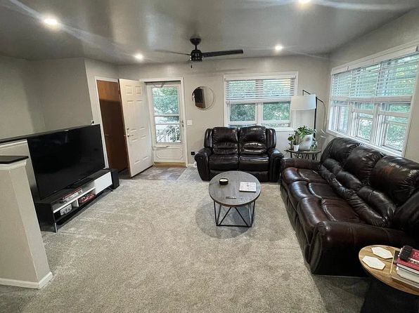 2 Cherbourg Ct #4
