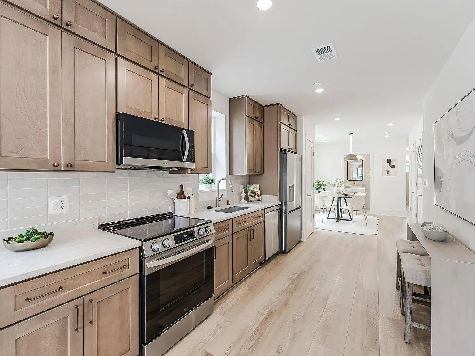 3 bed, 2.5 bath, 1500 sqft, $3,999 — Photo 4