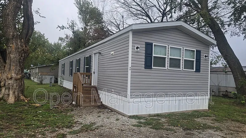 3 bed, 2.0 bath, 2025 sqft, $1,179 — Photo 1