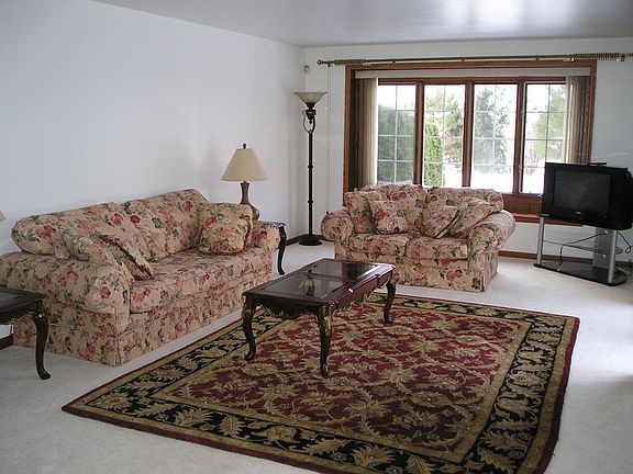 Family room with bay window