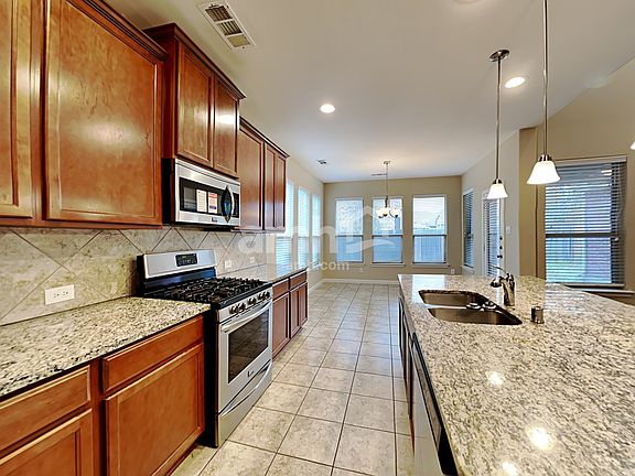 5th image of 1605 Mockingbird Dr
