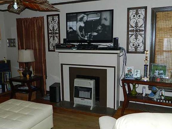 2nd image of 224 Thompson St