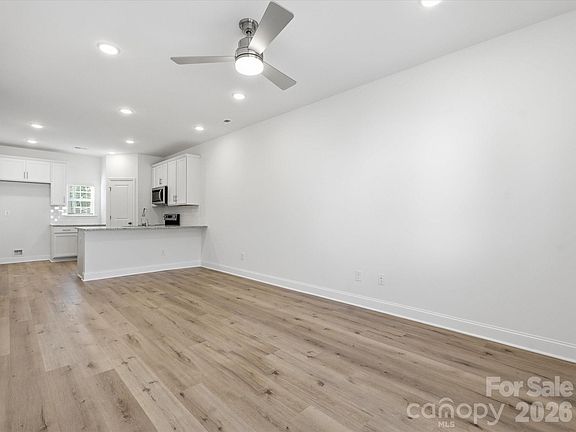 5th image of 3136 Butler Hill Dr