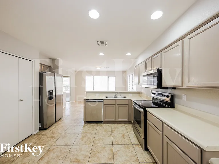6968 W Aire Libre Ave — Photo 6