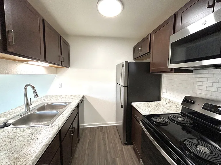 Windsor Place Apartments — Photo 85