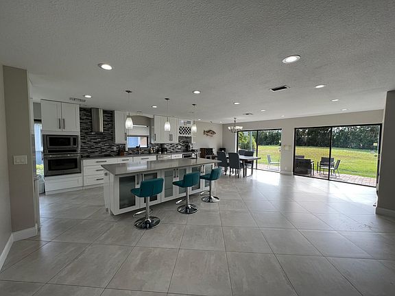 Kitchen/ Dining room