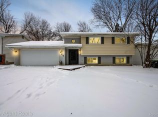 664 Jamestown Rd, Auburn Hills, MI 48326