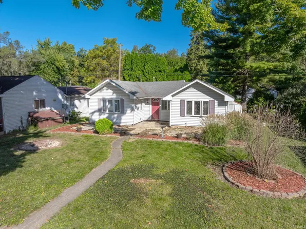 8228 E Wesley Ln, North Webster, IN 46555