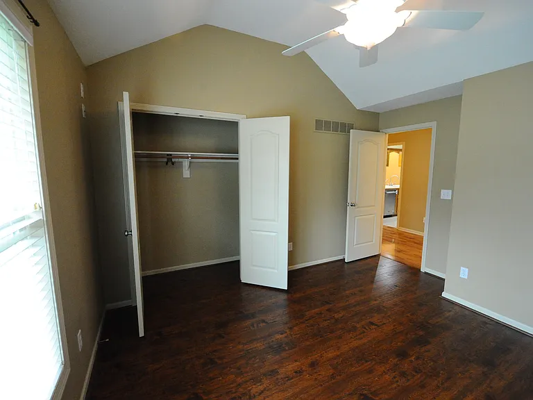 3204 NW 67th Ct — Photo 7