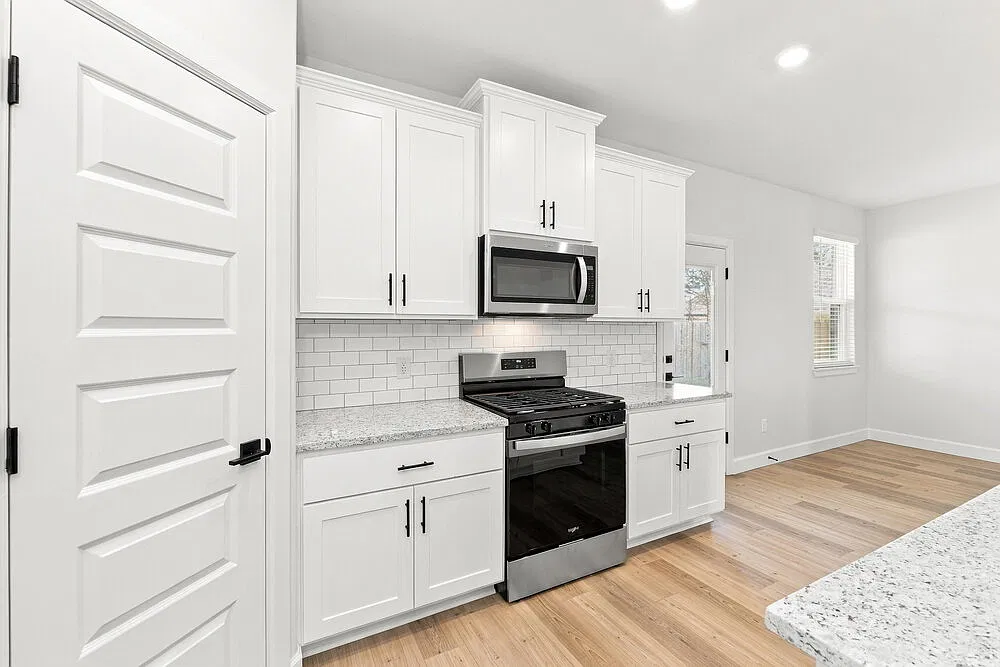 4 bed, 2.0 bath, 1802 sqft, $2,005 — Photo 4