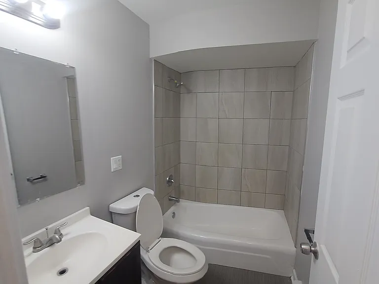 6211 N Kenmore Ave #501 — Photo 2