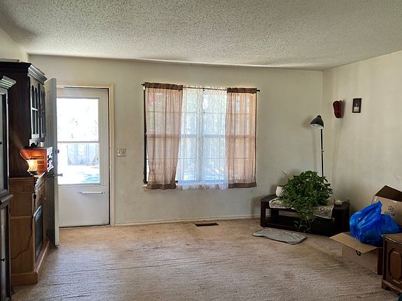 3rd image of 4 Oxford Ln