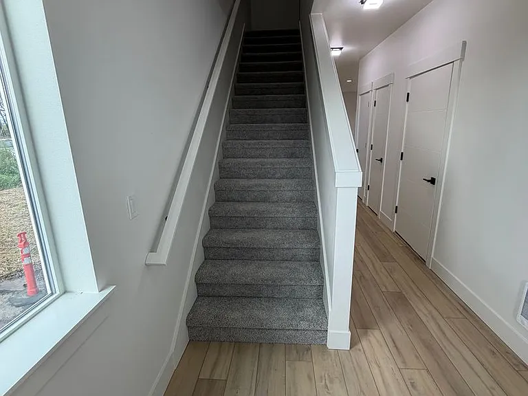 300 Seven Oaks Ln — Photo 24