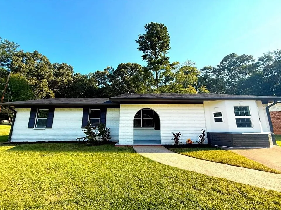 2744 Preston Dr