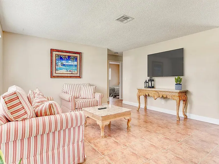 774 NW Floresta Dr — Photo 16