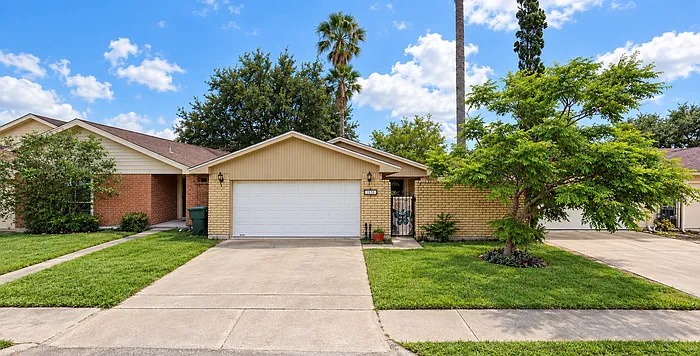 3 bed, 2.0 bath, $1,025 — Photo 1