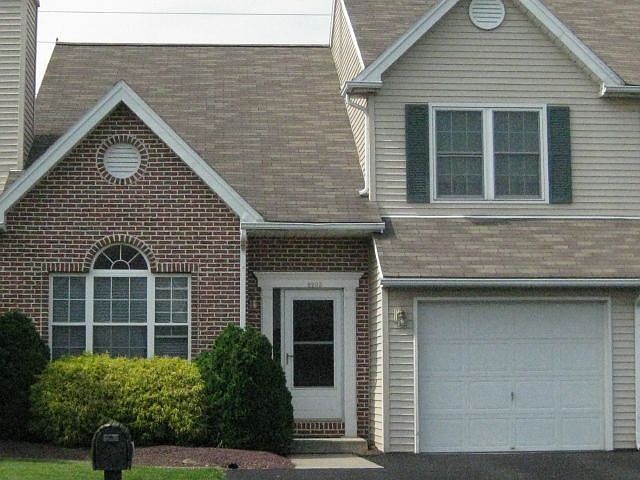 2nd image of 2203 Briarwood Dr