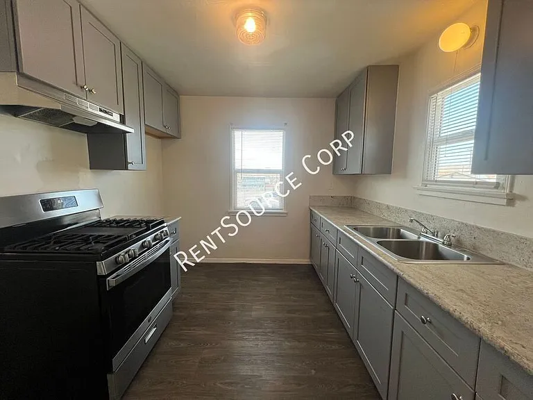 100 E Fredricks St #V — Photo 10