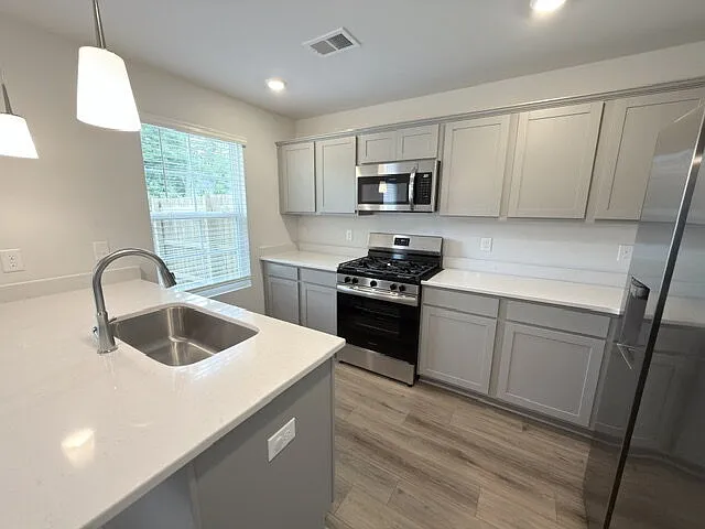807 Coburg Ln — Photo 12