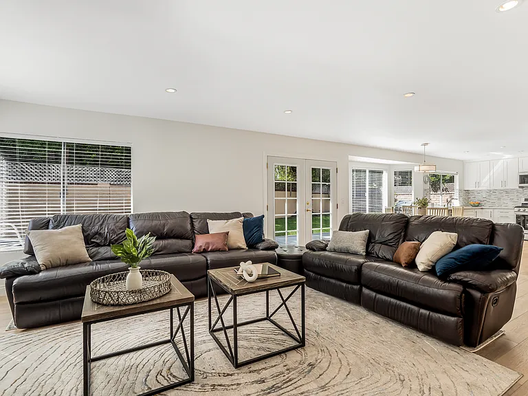 263 Fox Hills Dr — Photo 12