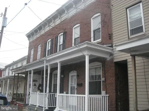6 E Lawton St, Saint Clair, PA 17970