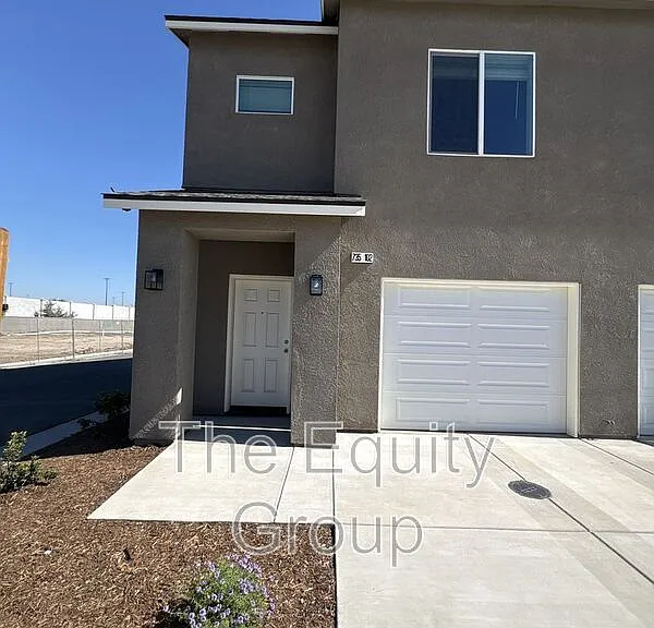 735 S Pinkham #102 — Photo 2