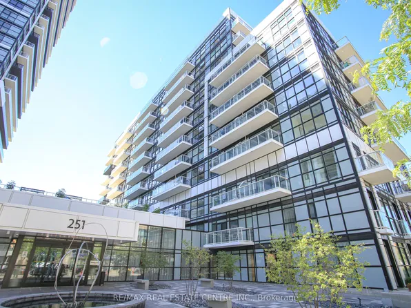 251 Manitoba St #519, Toronto, ON M8Y 0C7